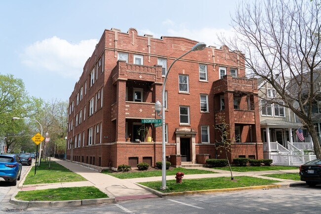 1517 W Waveland Ave