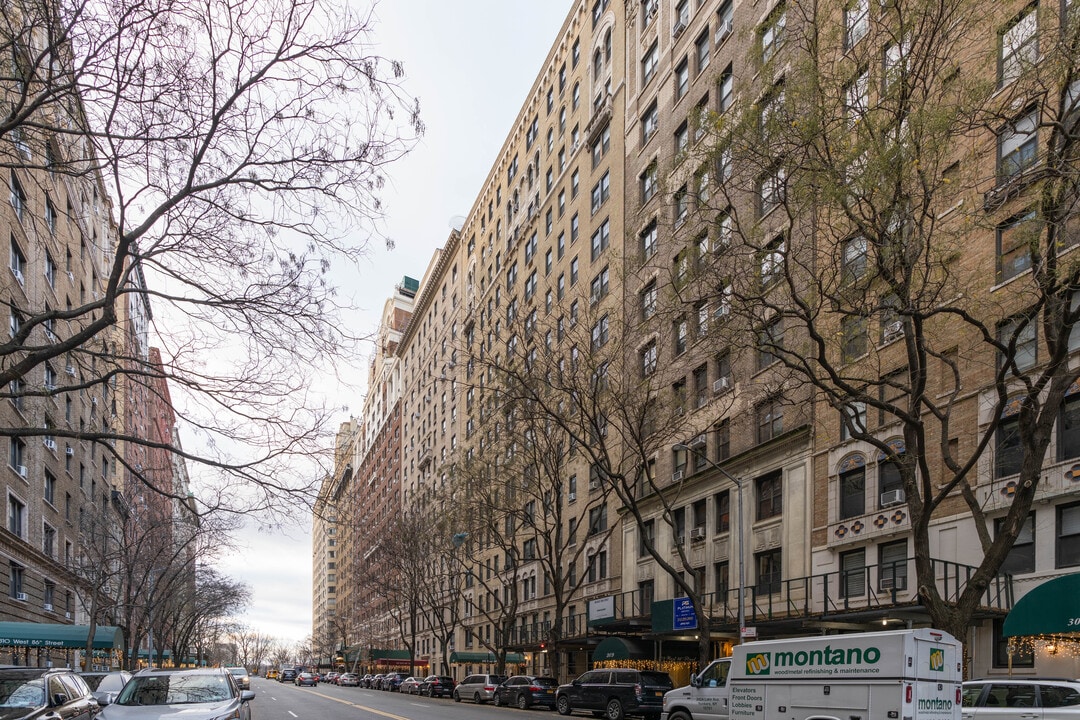 315 W 86th St in New York, NY - Building Photo