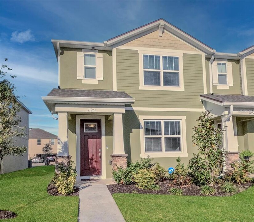 11951 Sunsail Ave in Orlando, FL - Building Photo