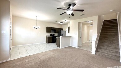 8713 Pensive Dr in Converse, TX - Foto de edificio - Building Photo