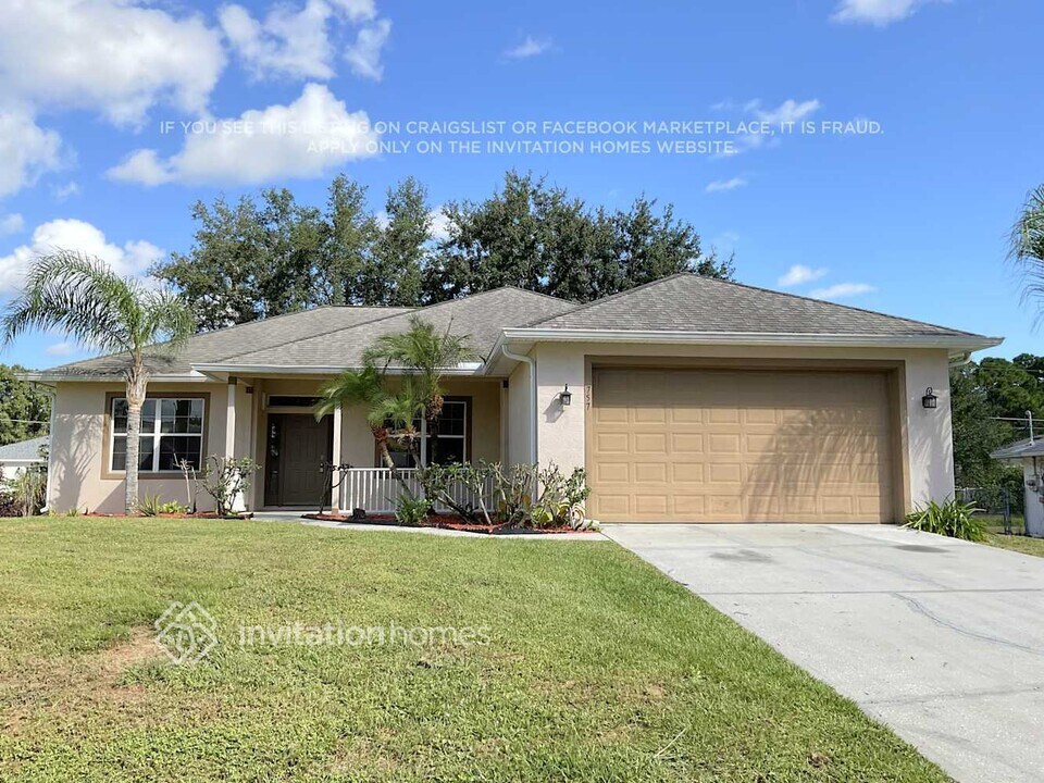 757 Cleaves St SE in Palm Bay, FL - Foto de edificio