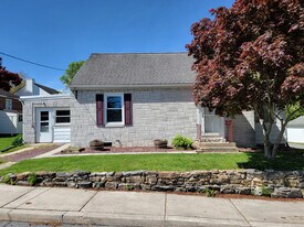 125 Gerhart Ave in Ephrata, PA - Building Photo