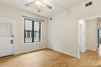 2134 W Concord Pl in Chicago, IL - Foto de edificio - Building Photo