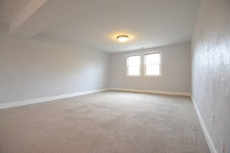 5 General Greene Ave, Unit 4 in Natick, MA - Foto de edificio - Building Photo