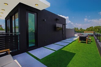 420 SW 15th Rd in Miami, FL - Building Photo - Building Photo