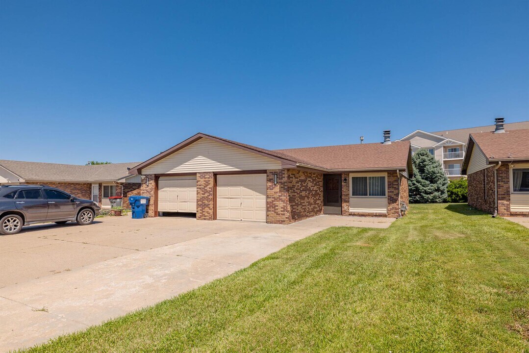 1136 SW 10th Cir in Lincoln, NE - Building Photo