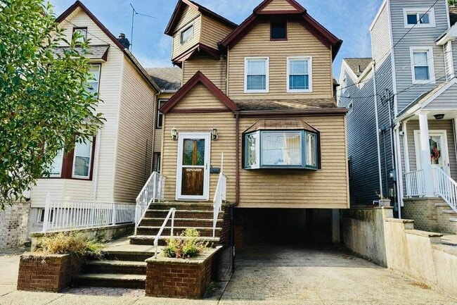 property at 16 W 51st St