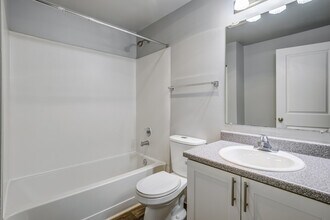 ReNew Waterview in Bremerton, WA - Foto de edificio - Building Photo