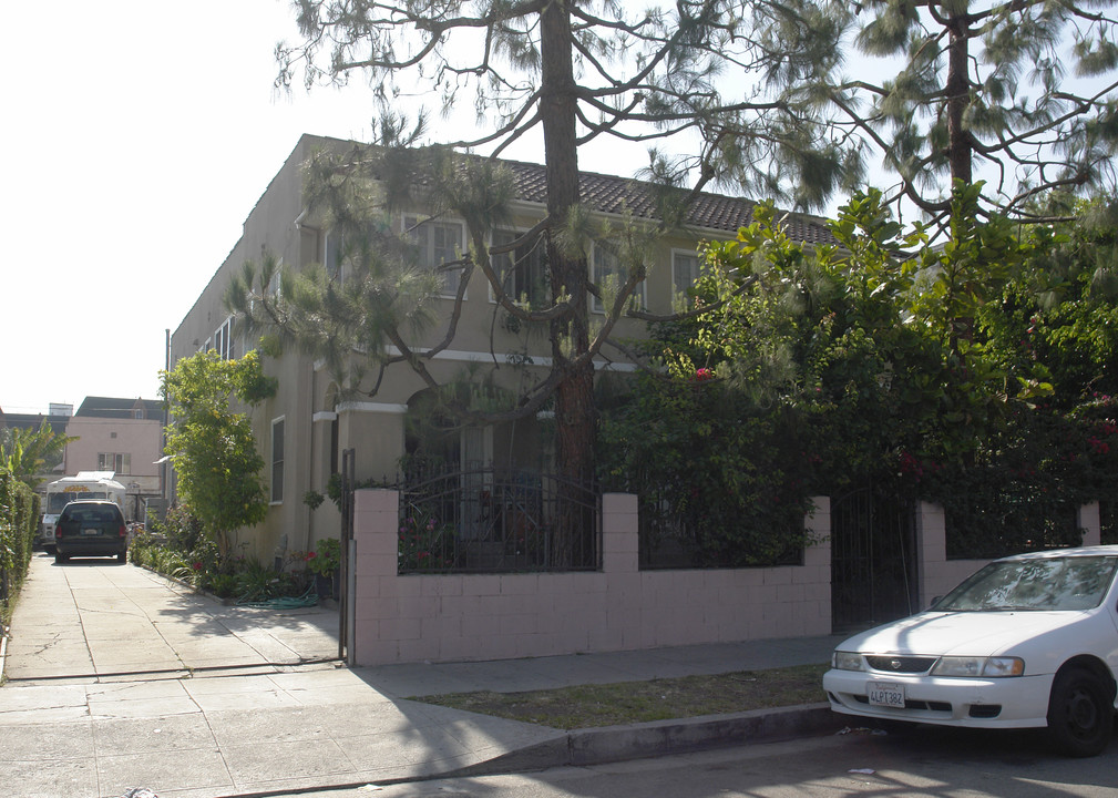 731 Manhattan Pl in Los Angeles, CA - Foto de edificio