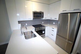 65-365 Watergarden Dr in Mississauga, ON - Building Photo - Building Photo