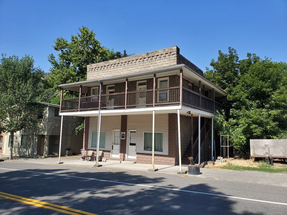 215 Main St in Juliaetta, ID - Building Photo