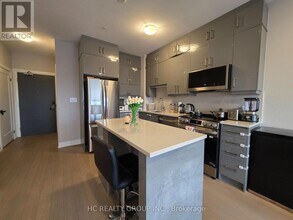 3265 Carding Mill Trail in Oakville, ON - Building Photo - Building Photo