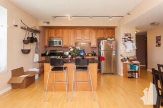 1250 S Indiana Pkwy, Unit 408 in Chicago, IL - Building Photo - Building Photo