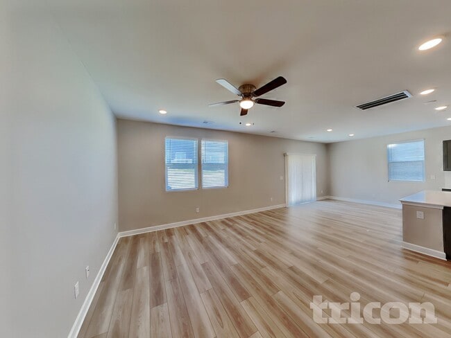 251 W Millbrook Dr in Spring Hill, TN - Building Photo - Building Photo