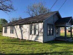 3022 School St in Needville, TX - Building Photo - Building Photo