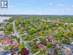 216 Thompson Blvd in Windsor, ON - Building Photo - Building Photo