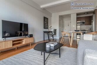 210 W 70th St in New York, NY - Building Photo - Building Photo