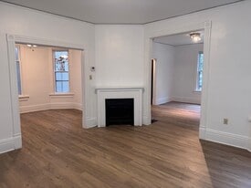 2577 N Frederick Ave in Milwaukee, WI - Building Photo