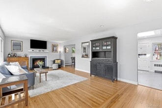 17 Cottage Pl in Katonah, NY - Building Photo - Building Photo
