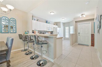 9185 Celeste Dr in Naples, FL - Foto de edificio - Building Photo