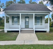 1934 Elvin Dr in Baton Rouge, LA - Building Photo