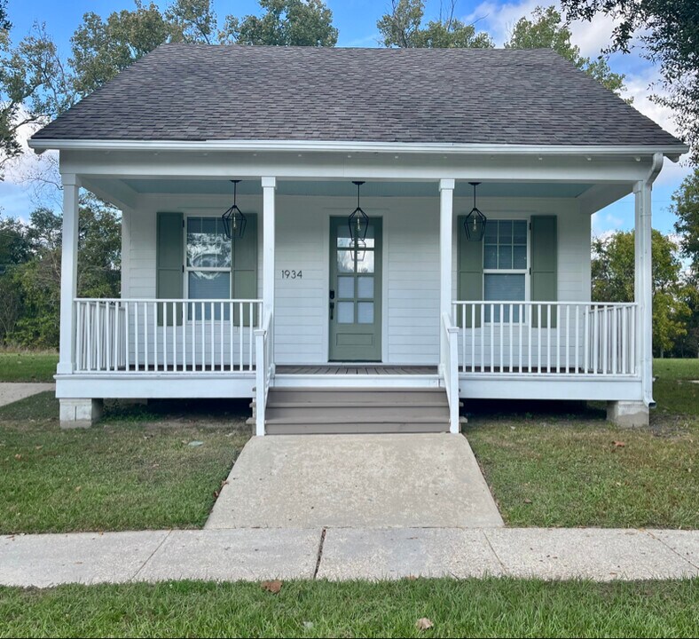 1934 Elvin Dr in Baton Rouge, LA - Foto de edificio