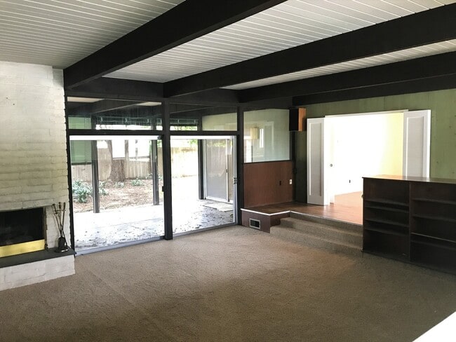 567 Ronda Dr