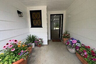 2212 Linda Flora Dr in Los Angeles, CA - Building Photo - Building Photo