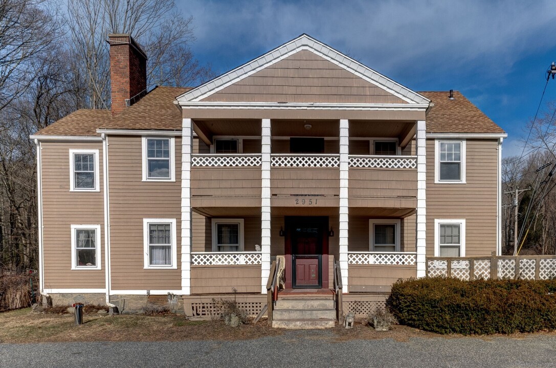 2951 Winsted Rd in Torrington, CT - Foto de edificio