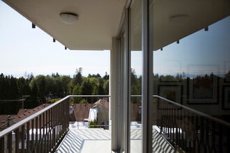 Starlight Towers in Vancouver, BC - Building Photo - Building Photo