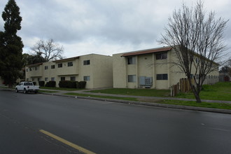 Stoneridge Apartments in Madera, CA - Foto de edificio - Building Photo