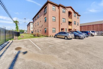 10102 Neuens Rd in Houston, TX - Building Photo - Building Photo