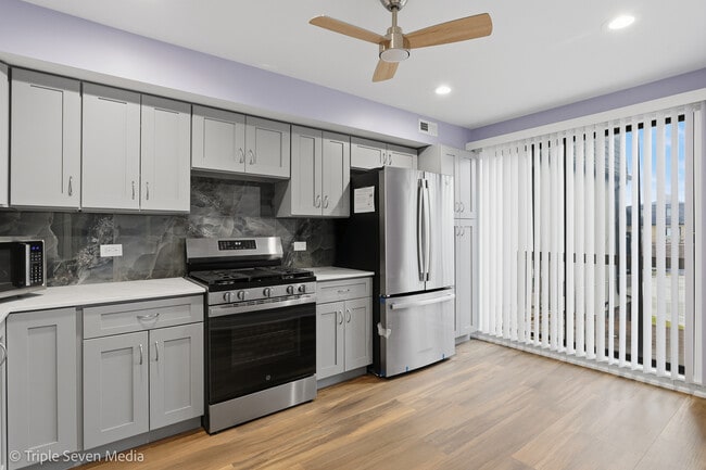 777 E Golfview Dr in Roselle, IL - Building Photo - Building Photo