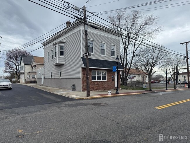 property at 556 Roosevelt Ave