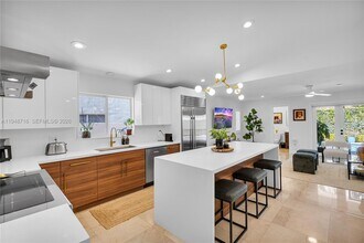 8515 NW 168th Terrace in Miami Lakes, FL - Building Photo - Building Photo