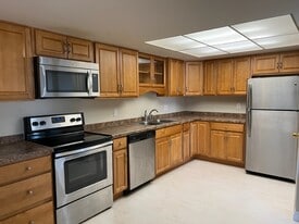 208 Denrose Dr, Unit apartment