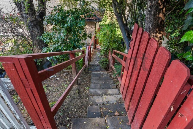 9 La Salle Ave in Piedmont, CA - Building Photo - Building Photo