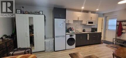 1XXX Lombardy Dr in Port Coquitlam, BC - Building Photo - Building Photo