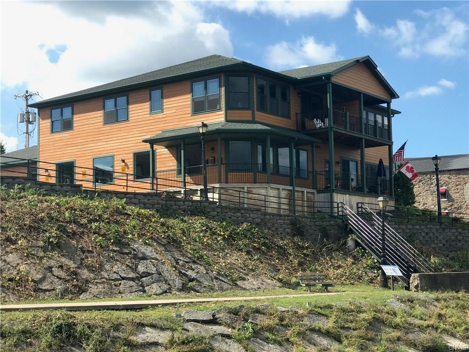 9 Bridie Manor-Unit -7 in Oswego, NY - Building Photo