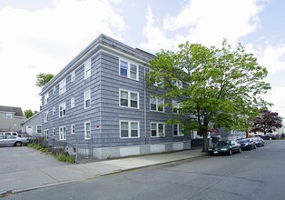 42 W Baltimore St in Lynn, MA - Foto de edificio - Building Photo