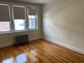 2009 Commonwealth Ave in Boston, MA - Building Photo - Building Photo