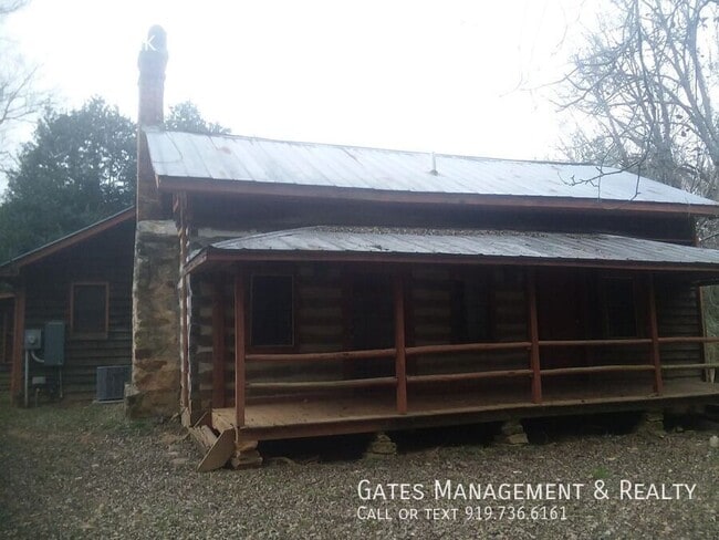 7715 Leak Ln in Chapel Hill, NC - Building Photo - Building Photo