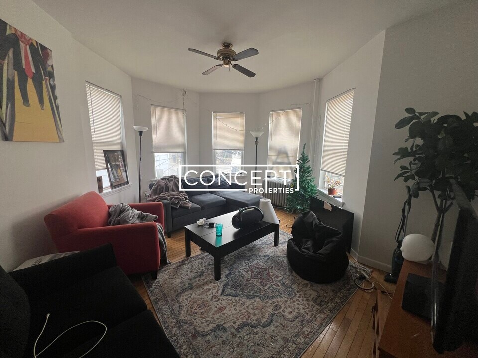 10 Parker Hill Ave, Unit 2 in Boston, MA - Building Photo