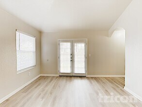 9822 Vandenberg Way in San Antonio, TX - Foto de edificio - Building Photo