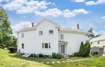 92 Clinton Pl in Newton, MA - Building Photo - Building Photo