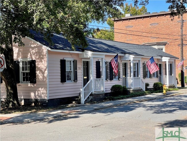 219 W Taylor St in Savannah, GA - Building Photo - Building Photo