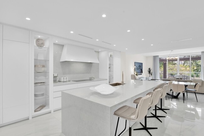 220 SE Mizner Blvd in Boca Raton, FL - Foto de edificio - Building Photo