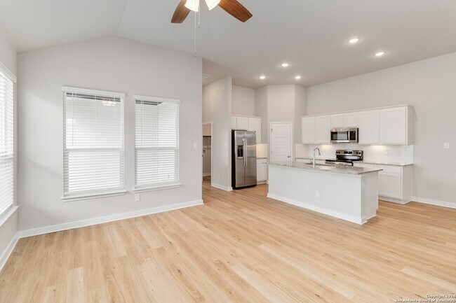 367 Cross Barn Blvd in Buda, TX - Building Photo - Building Photo