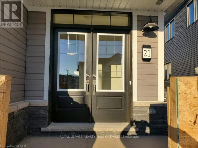 21 Keelson St. in Welland, ON - Building Photo - Building Photo