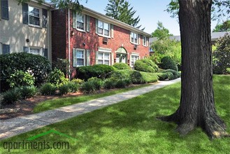 Rivercrest Apartments in Piscataway, NJ - Building Photo - Building Photo